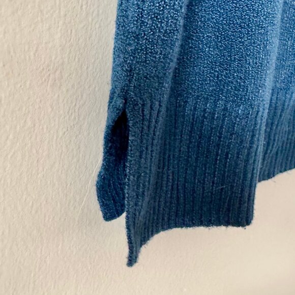 a.n.a. A New Approach Women's Blue Crew Neck Long Sleeved Sweater Size M - Picture 5 of 9